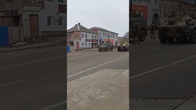 Купянск. Техника в городе / Kupiansk. Russian tanks entering the city