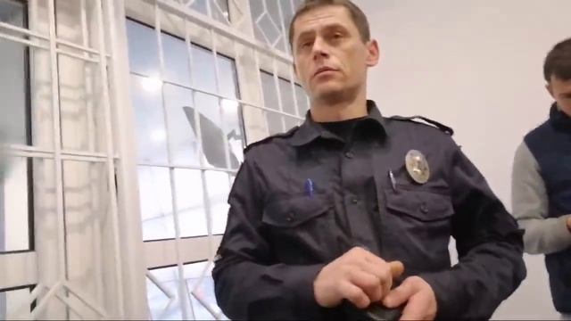 Капец. Полицейских в ГУНП не научили показывать Служебное Удостоверение.