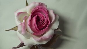 Роза-брошь Pinc roze