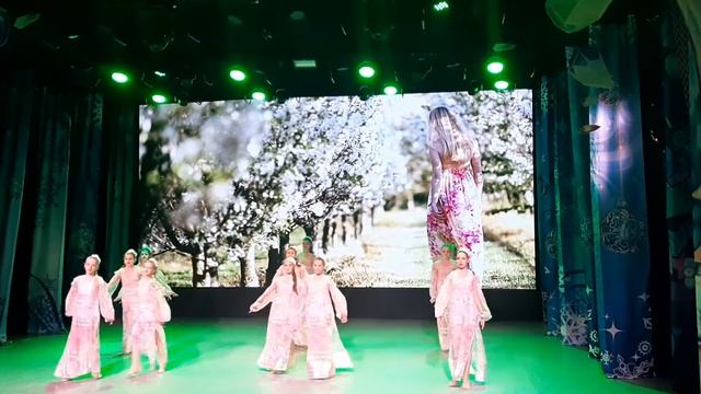 танец "Девка по саду ходила". Студия детского, эстрадного и современного танца "Ангел" смотреть онлайн