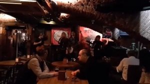 Давай покрасим холодильник в черный цвет?