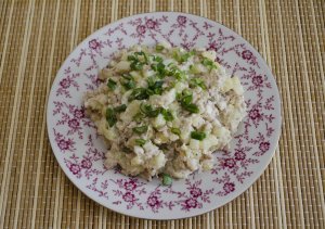 ПРОСТОЙ САЛАТ ИЗ ЛЮБЫХ РЫБНЫХ КОНСЕРВОВ (скумбрия, тунец, сайра и т.д.)