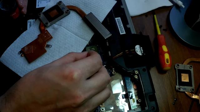 Меняем систему охлаждения на ноутбуке Lenovo z565 смотреть онлайн