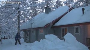 Убираем снег с крыши