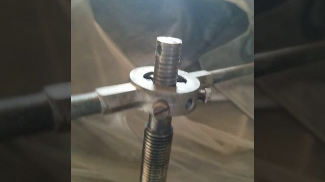 Fender Roller Adjustment Bolt thread fix смотреть онлайн