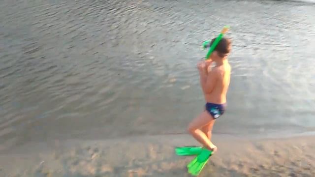 Детский набор для плавания ЛАСТЫ ТРУБКА МАСКА Испытание на воде смотреть онлайн