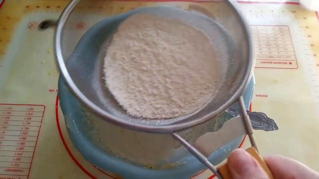 ИМБИРНЫЙ ПИРОГ С МЁДОМ И КЛУБНИЧНЫМ ВАРЕНЬЕМ смотреть онлайн