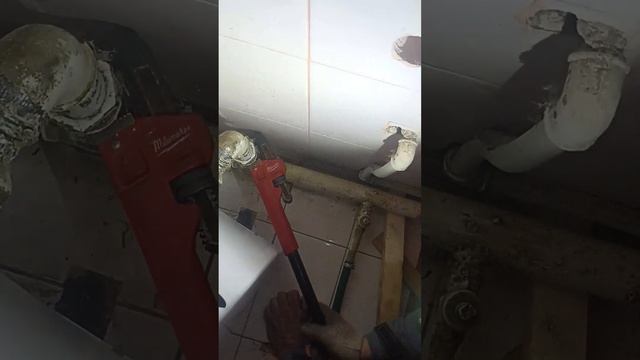 Когда расстояние между стеной и котлом нежнее 20 см. смотреть онлайн