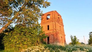 Через Смоленск в деревню Корохоткино к старой церкви 18 века.