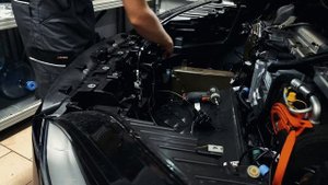 СЕРВИС EVC. Установка электропривода капота автомобиля Tesla.