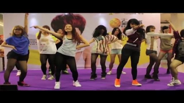 Gangnam Style Flashmob At Square 2 (Singapore)