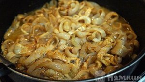 Ризотто с кальмаром и овощами