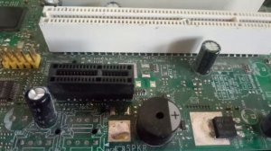 Режем материнскую плату. Видеокарту со слотом pci-e x16 в слот pci x1.