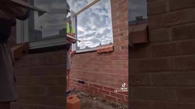 Correct way to lay DPC to window sills