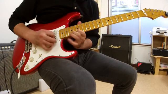 Fender Japan Stratocaster Mod. Candy Apple Red смотреть онлайн