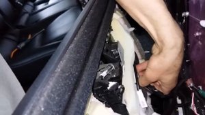 как правильно снять стекло на Лексус 570