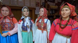 533 Спевка колядовщиков перед Рождеством.  В _артил.mp4