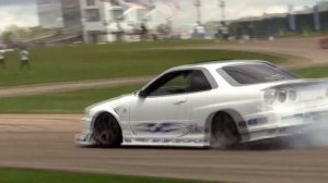 Дрифт на Nissan Skayline r34