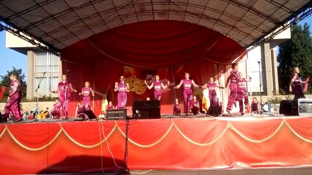 "Будет светло", ансамбль "Радость" г.Моздок День города. смотреть онлайн