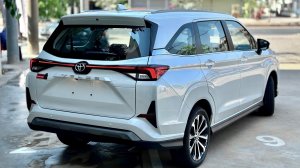 Toyota Veloz (2024 г.) — 1,5-литровый 7-местный минивэн премиум-класса
