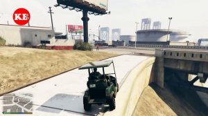 Черный Человек Паук Катается на Водном Мотоцикле и Машинах