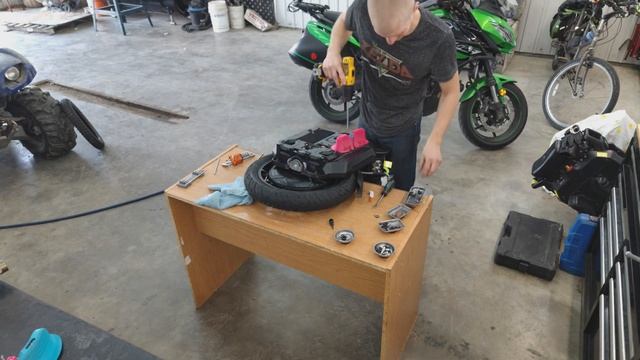 Veteran Sherman-S Bearings Remplacement + Michelin Tire install - Timelapse