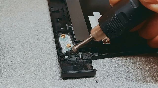 Ремонт корпуса и петель ноутбука MSI смотреть онлайн