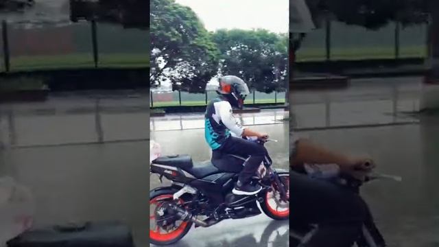 Rs Fahim Chowdhury 4v stunt bike | #rsfahimvlog #msvz #samiulmonster смотреть онлайн