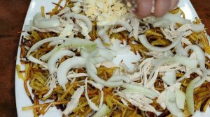 Салат гнездо глухаря с маринованным луком