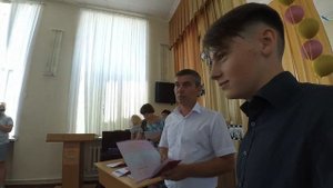 Получил красный аттестат | Аттестат с отличием