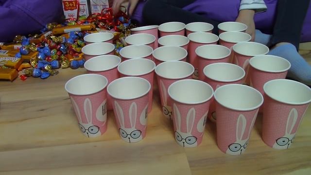 Мой ДЕНЬ РОЖДЕНИЯ / В кадре с СЕСТРОЙ / Море сладостей для одноклассников / Детское видео FOR KIDS смотреть онлайн