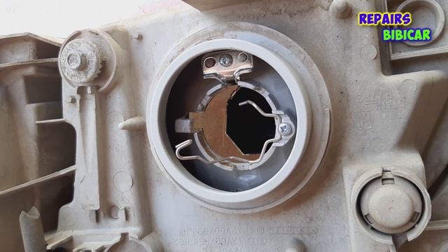 Как ПРАВИЛЬНО установить лампу в ФАРУ??? смотреть онлайн