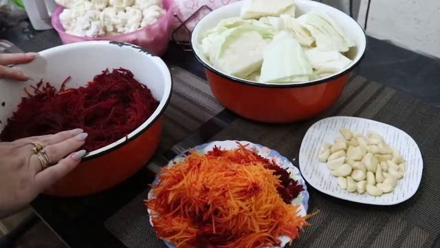 Капуста маринованная со свеклой и морковью