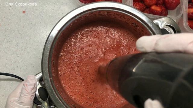 ?ЗАМОРОЗКА КЛУБНИКИ НА ЗИМУ. Самый БЫСТРЫЙ и ЛЕГКИЙ рецепт. смотреть онлайн