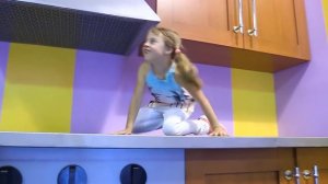 Москва для детей. Подружки в Доме Великана!