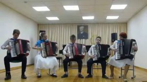 В. Бушуев «Веселый пингвин»