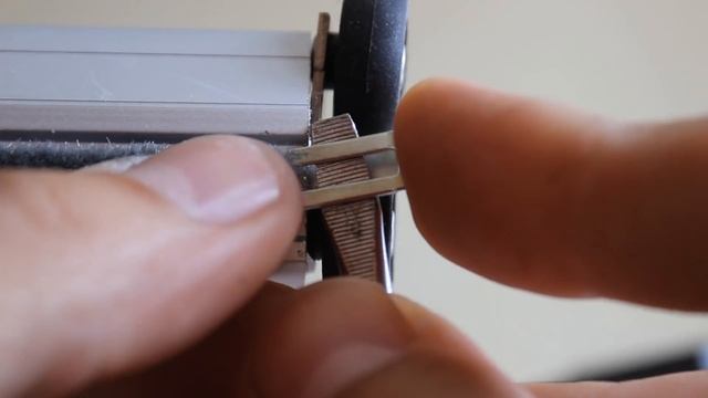 Двери шкафа купе.Фиксатор щетки. смотреть онлайн