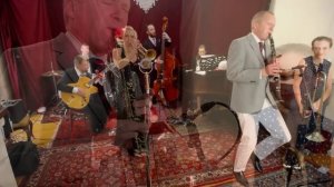 On a Slow boat to China -  Gunhild Carling Live
