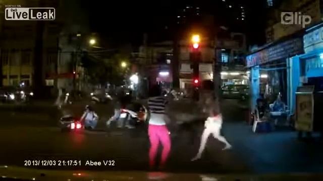 Грабители на скутере смотреть онлайн