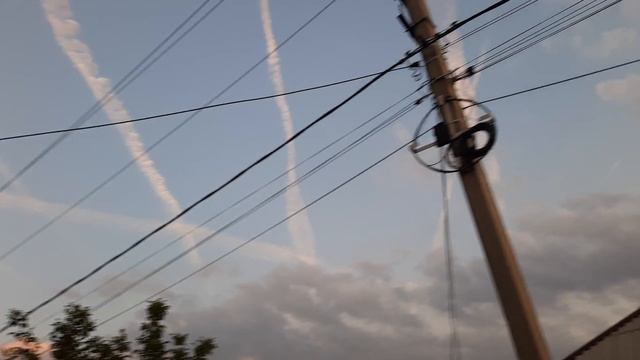 Всё небо исполосовано, как тетрадка в линию. 5.08.2021 года.г.Шахты. смотреть онлайн