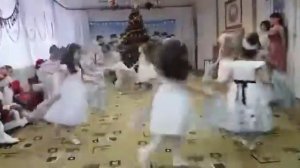 Танец снежинок на Новый год, в детском саду. Подготовительная группа