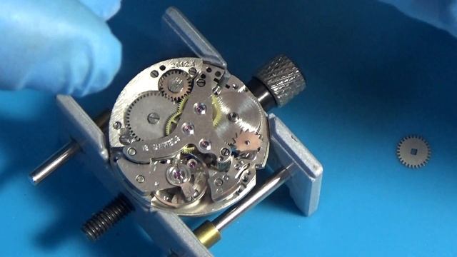 Ремонт механических часов Полёт сигнал 2612 с будильником. Сборка. Watch repair Poljot 2612 смотреть онлайн