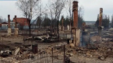 Глава МЧС прибыл в Свердловскую область, где больше всего от огня пострадал поселок Сосьва