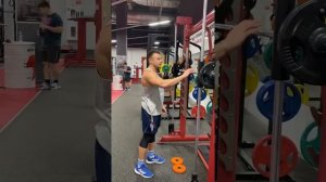 Фронтальные приседания в Смите