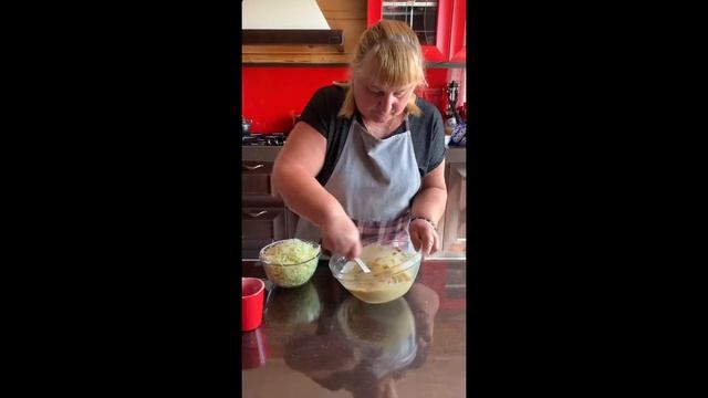 Шарлотка из капусты ( как готовить)