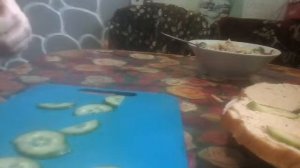 Бутерброды с паштетом куриным.