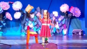Стихотворение "Плохо девочкой мне жить" читает Иванова Оля