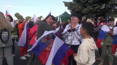 Особые чувства сегодня у жителей республик Донбасс...которые ждали воссоединения с Россией много лет
