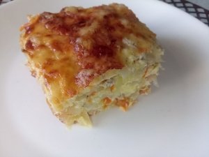 Запеканка с капустой фаршем и сыром.