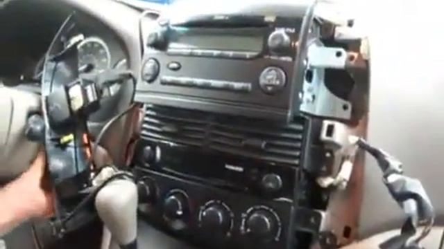 Установка адаптера Yatour Toyota Sienna 2004 2005 2006 2007 2008 2009 2010 USB SD AUX iPhone смотреть онлайн